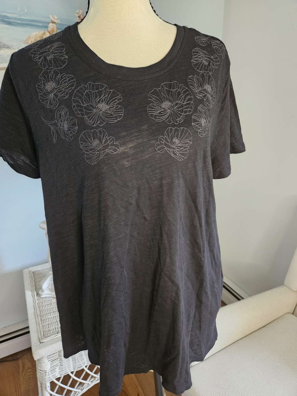 Ella Moss Black Short-Sleeve Tee with Floral Embroidery P-20